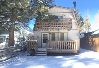 Country Cottage has Balcony rooms