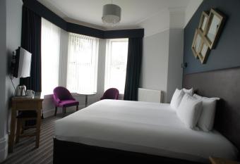 Applewood Hotel allows 18 year olds to book a room