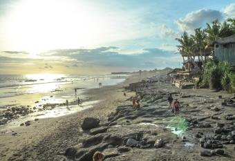 Bima Sakti Homestay Echo Beach Canggu has Balcony rooms