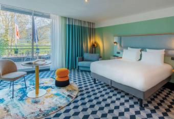 Le Splendid Hotel Lac D Annecy - Handwritten Collection allows 18 year olds to book a room
