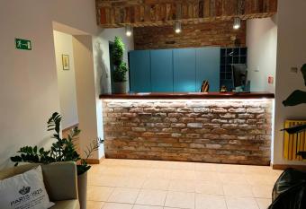 A&P Motel allows 18 year olds to book a room