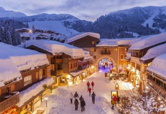 H  tel du Bourg has Balcony rooms