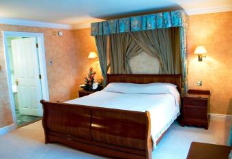 Marygreen Manor allows 18 year olds to book a room