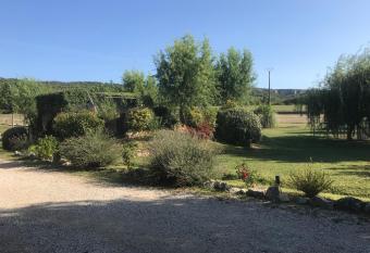 Le Prunier Lou Mas Li Pitchoun allows 18 year olds to book a room