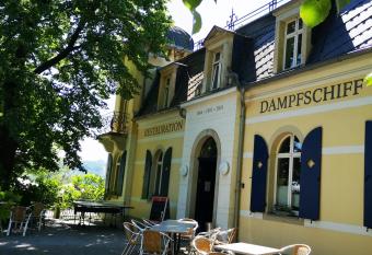 Dampfschiff Radebeul-Altk   allows 18 year olds to book a room