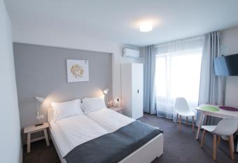 Victoriei City Studios has Balcony rooms