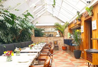 Casa Lelyte allows 18 year olds to book a room