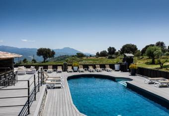 kyrn flor allows 18 year olds to book a room