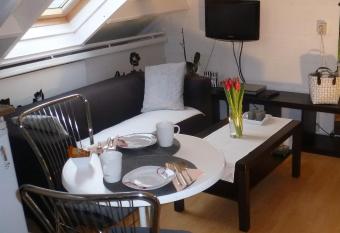 Room in Oss allows 18 year olds to book a room