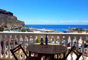 Lina Mogan has Balcony rooms