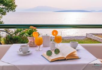 Junior Hotel has Balcony rooms