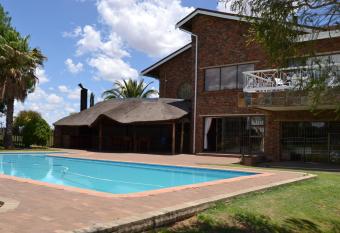 Krige Lodge B&B has Balcony rooms