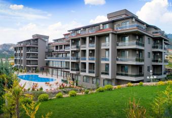 Hierapark Thermal & SPA Hotel has rooms with a private hot tub