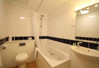 The Grand Scarborough has rooms with a private hot tub