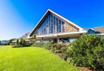 Cedar Court Hotel Huddersfield allows 18 year olds to book a room