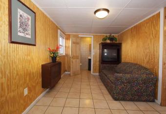 Shore Beach Houses - 51 - 33 Franklin Avenue allows 18 year olds to book a room