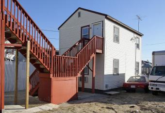 Shore Beach Houses - 43 - 31 Franklin Avenue allows 18 year olds to book a room