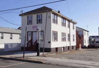 Shore Beach Houses - 43 - 29 Franklin Ave allows 18 year olds to book a room