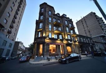 Boulevard Hotel has Balcony rooms