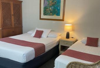 Kyamba Court Motel allows 18 year olds to book a room