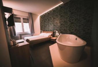 Affittacamere Il Portico allows 18 year olds to book a room