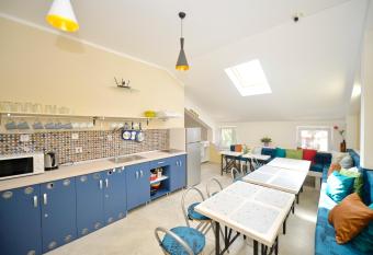 Hostel Pupa has Balcony rooms