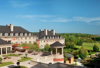 Dream Castle Hotel Marne La Vallee allows 18 year olds to book a room