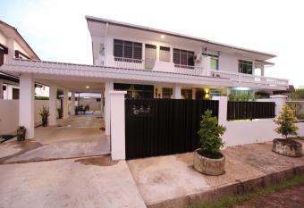Come Inn Homestay 1380 has Balcony rooms