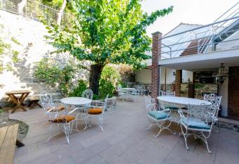 Dutlu Konak allows 18 year olds to book a room