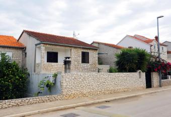 Apartments M&J has Smoking/Balcony rooms