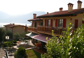 Residenza Cristina has Balcony rooms