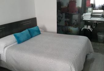 Bed&Breakfast 10 GIRONA allows 18 year olds to book a room