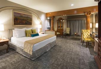 Quinta Real Guadalajara has rooms with a private hot tub