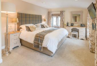 The Alma Inn allows 18 year olds to book a room