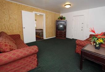 Shore Beach Houses - 51 - 34 Franklin Ave allows 18 year olds to book a room