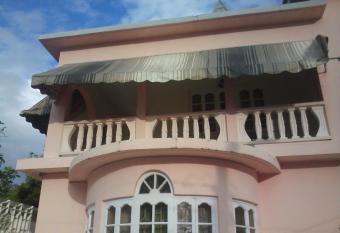 G&R Guesthouse has Balcony rooms