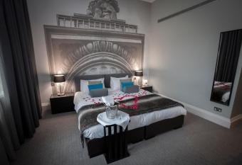 Grey Street Hotel allows 18 year olds to book a room