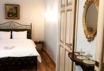 Le Bijou Luxury Rooms & Suites has Balcony rooms