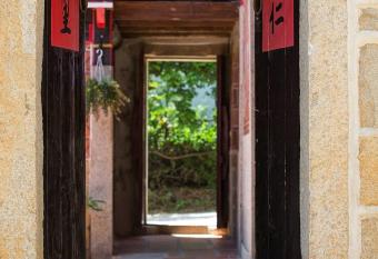 Patio Moonlight has Balcony rooms