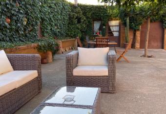 Turisme rural Can Genis allows 18 year olds to book a room