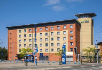 Holiday Inn Express Leicester City, an IHG Hotel allows 18 year olds to book a room