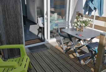 Chez Isa has Balcony rooms