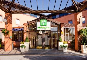 Holiday Inn Leamington Spa - Warwick, an IHG Hotel allows 18 year olds to book a room