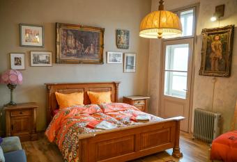 Rooster Hostel has Balcony rooms