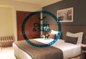 Hotel Ponte Sor allows 18 year olds to book a room