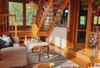 FeWoFreiZeit allows 18 year olds to book a room