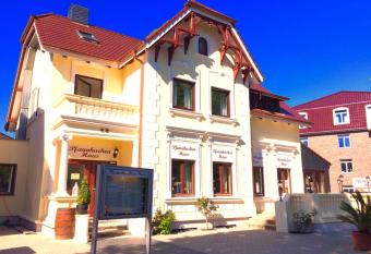 Pfannkuchenhaus Fehmarn has Balcony rooms