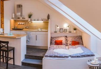 Podkrov   na Kr  lov   V    in   allows 18 year olds to book a room