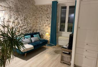 Appartement La Tourraque c  t   mer allows 18 year olds to book a room