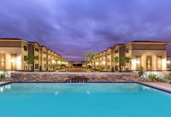 Savannah Park Luxury Apartments has Balcony rooms